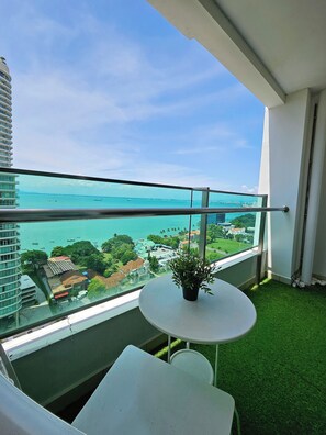 Executive Suite, 3 Bedrooms, Sea View | Balcony - Sky Hive Cozy Apartment Suite, Georgetown (George Town)