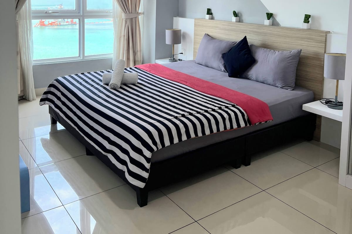 LÀgenhet Comfort | MörklÀggningsgardiner, strykjÀrn/strykbrÀda, gratis wi-fi och sÀngklÀder