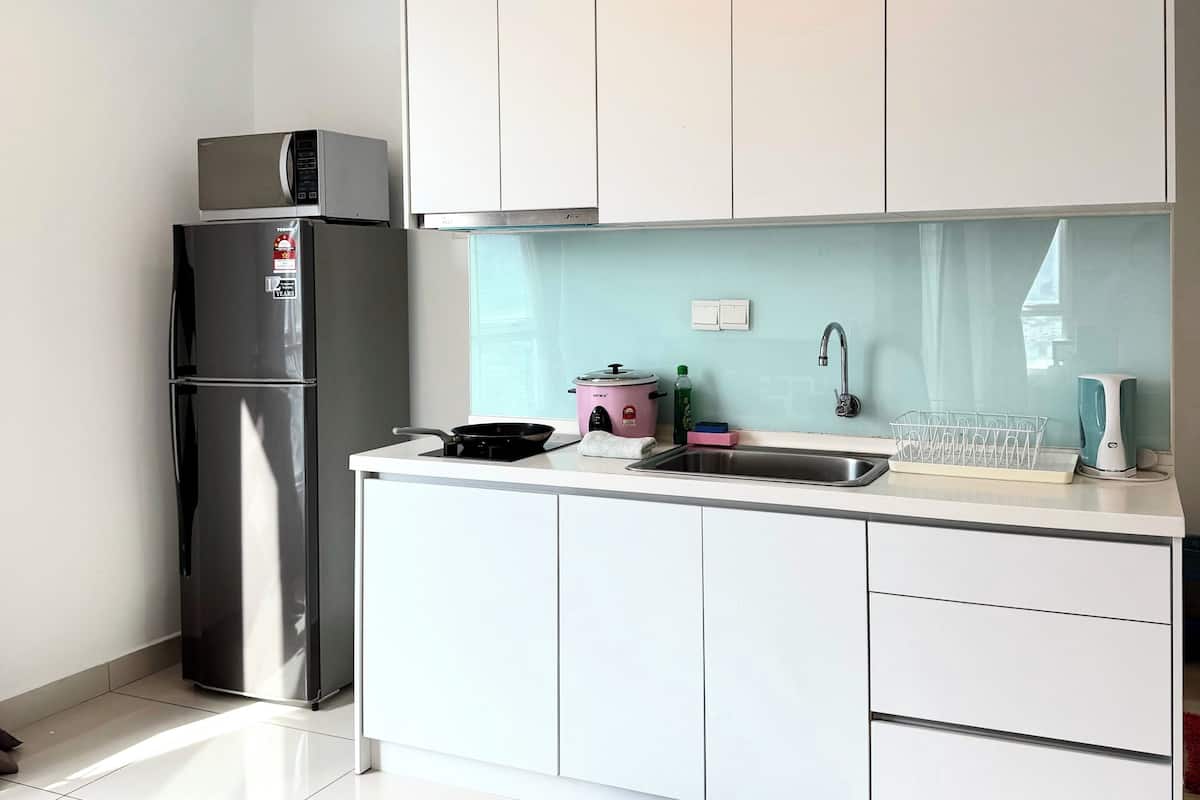 Superior Studio, Partial Ocean View | Private kitchen