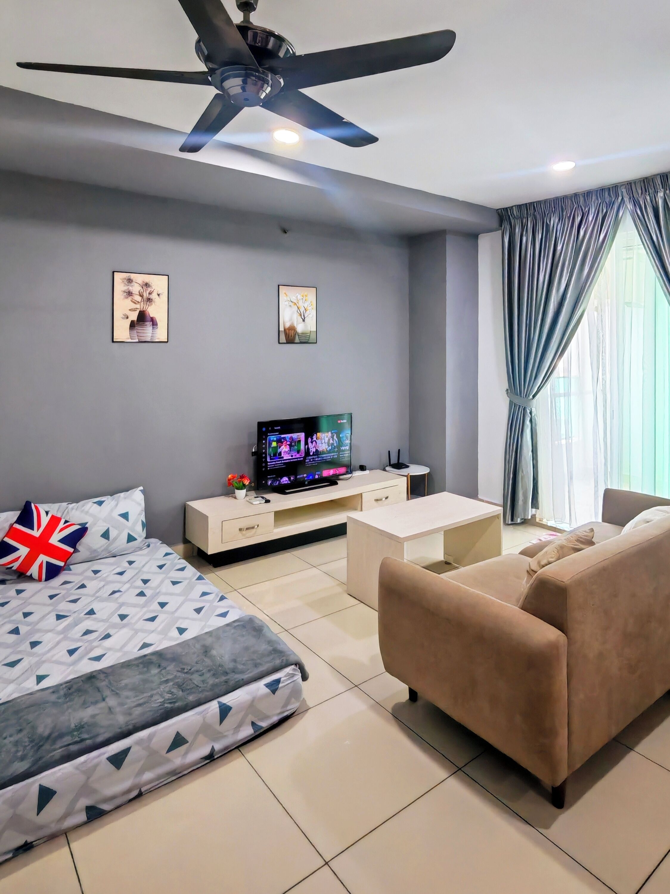Family Apartment, 2 Bedrooms, Balcony, City View | Living area | 32-inch flat-screen TV with cable channels, TV