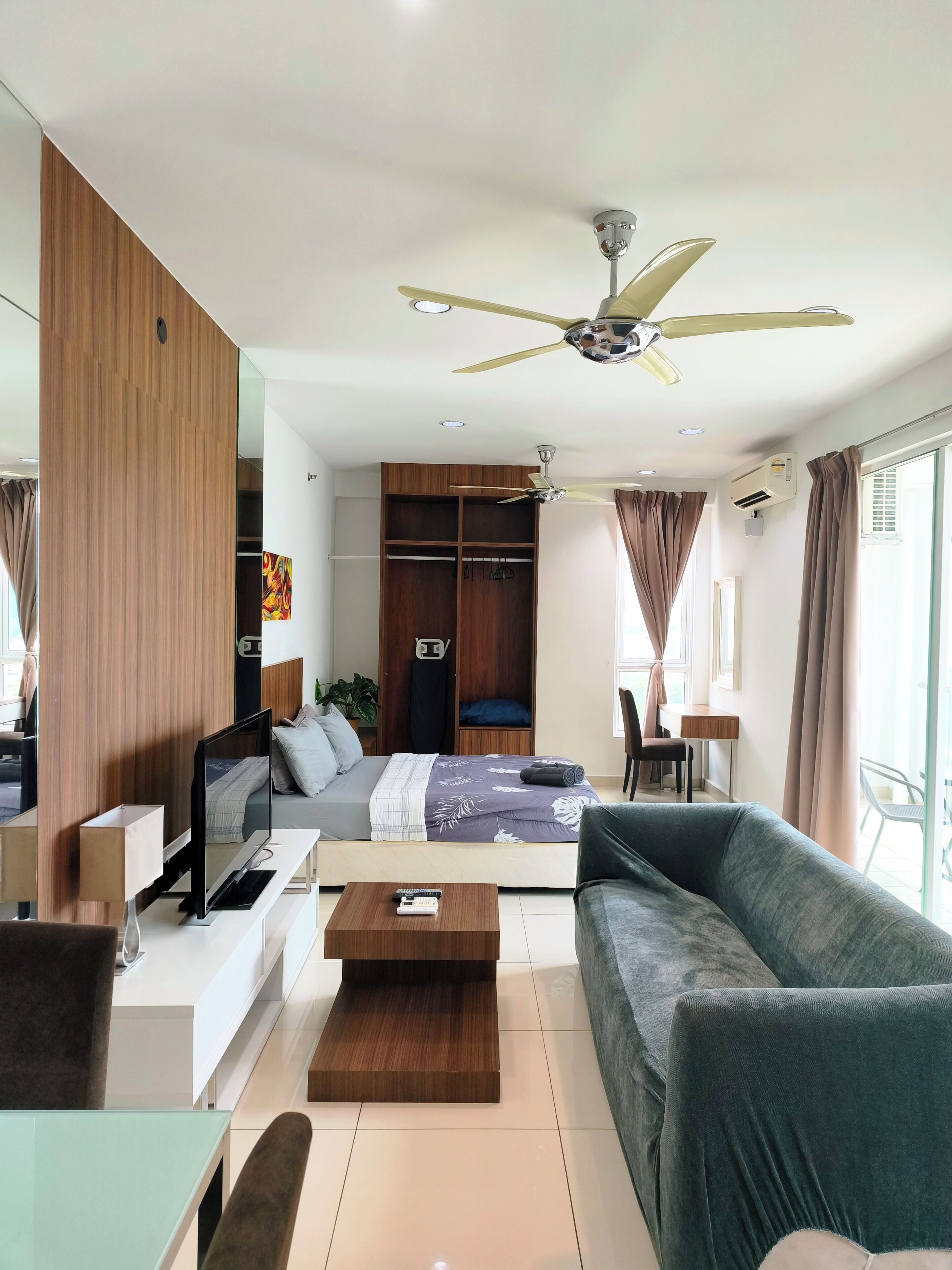 Superior Studio, Non Smoking | Blackout curtains, iron/ironing board, free WiFi, bed sheets