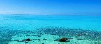 Fenced Property, Near all Beaches, Pool, Hot Tub, Sundeck, Firepit, Grill, Wi-Fi