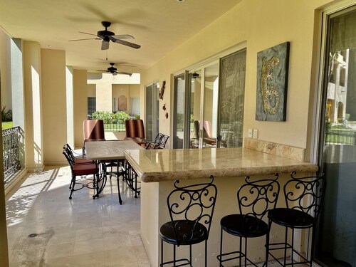 Fabulous 5 star resort and enjoy paradise! 