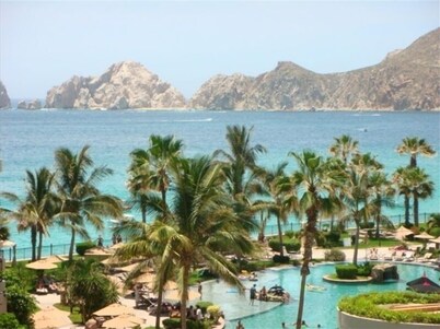 Fabulous 5 star resort and enjoy paradise! 