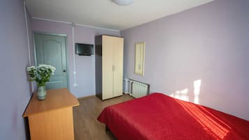 Standaard tweepersoonskamer | Een bureau, gratis wifi, beddengoed