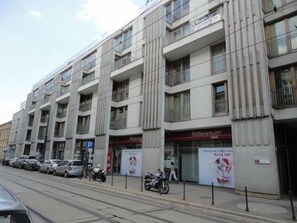 Exterior - Angel Plaza Apt. near Old Town with Balcony, Elevator, A/C, 24 hr Concierge (Kraków)