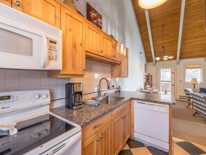 ثلاجة، ميكروويف، فرن، موقد طهي مسطح