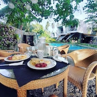 Daily continental breakfast (PHP 250 per person)