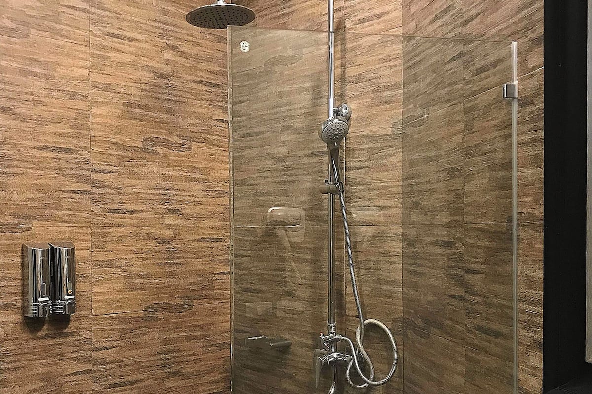 shower, rainfall showerhead, eco-friendly toiletries, hair dryer