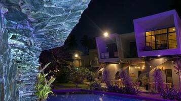 Kolam renang terbuka, kerusi lepak pantai