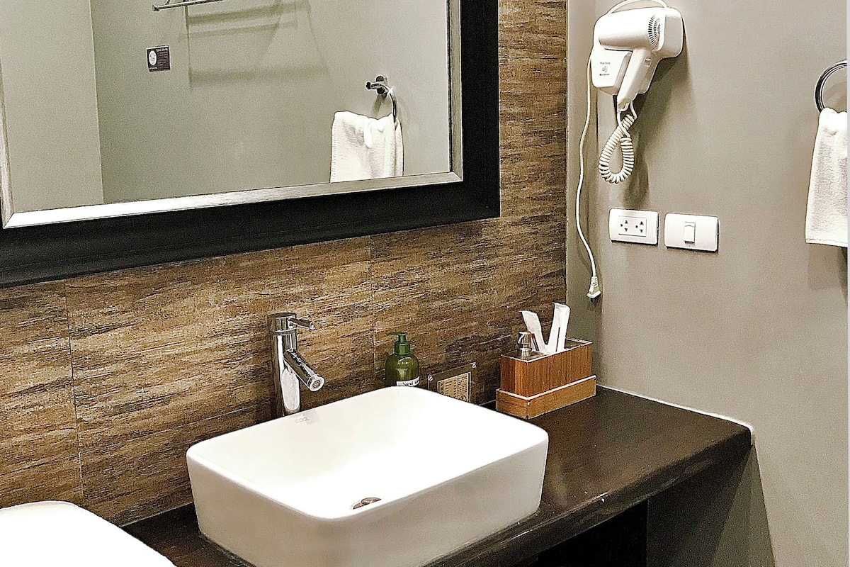 shower, rainfall showerhead, eco-friendly toiletries, hair dryer