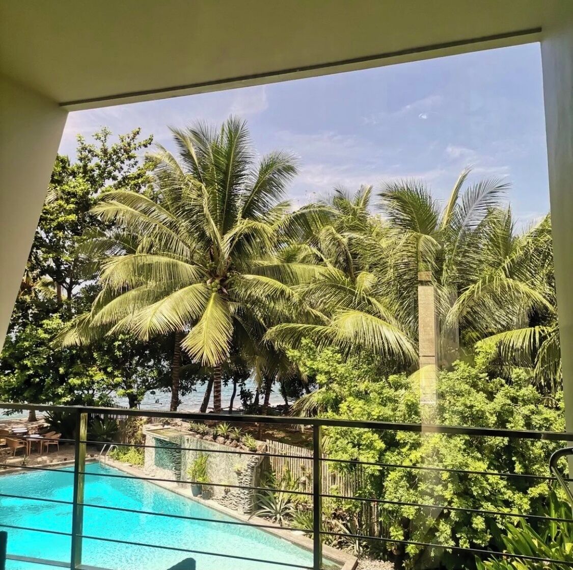 family room | beach/ocean view