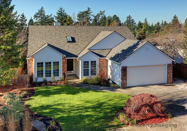 Exterior - Renovated Portland Single Story Home- Wine Country, Amaterra, Nike, Zoo, Intel (Portland)