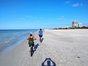 Beach nearby, sun loungers, beach towels