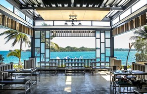 2 restaurantes, café da manhã, culinária asiática