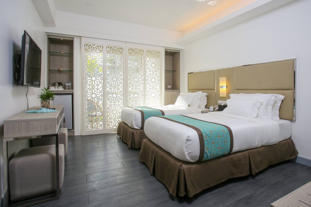 套房, 池畔 | 迷你吧、房內夾萬、免費 Wi-Fi、床單