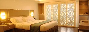 Suíte, ao lado da piscina | Frigobar, cofres nos quartos, Wi-Fi de cortesia, roupa de cama