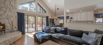 LUXURY AT A DISCOUNT - 1 GIG WIFI/FAMILY-FRIENDLY/GAME RM/TOYS/HOT TUB/EV CHARGE