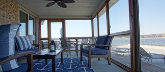 Riverdance - Luxury Retreat på 340 'av Waterfront m / oppvarmet basseng gjennom september og spa