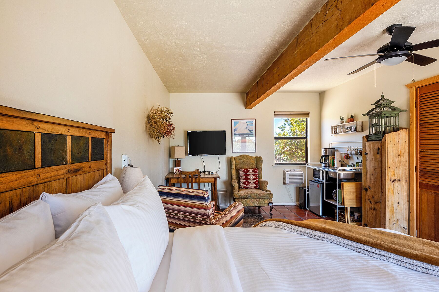 1 chambre, bureau, fer et planche à repasser, Wi-Fi gratuit