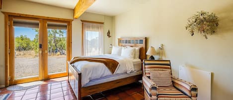 1 bedroom, desk, iron/ironing board, free WiFi