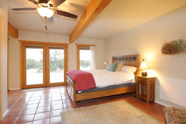 1 sovrum, skrivbord, strykjärn/strykbräda och gratis wi-fi