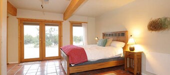 Cozy Private Studio with Big Skies and Junipers