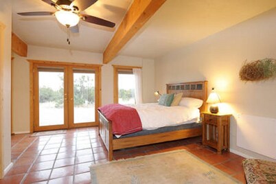 Acogedor estudio privado con grandes cielos y enebros