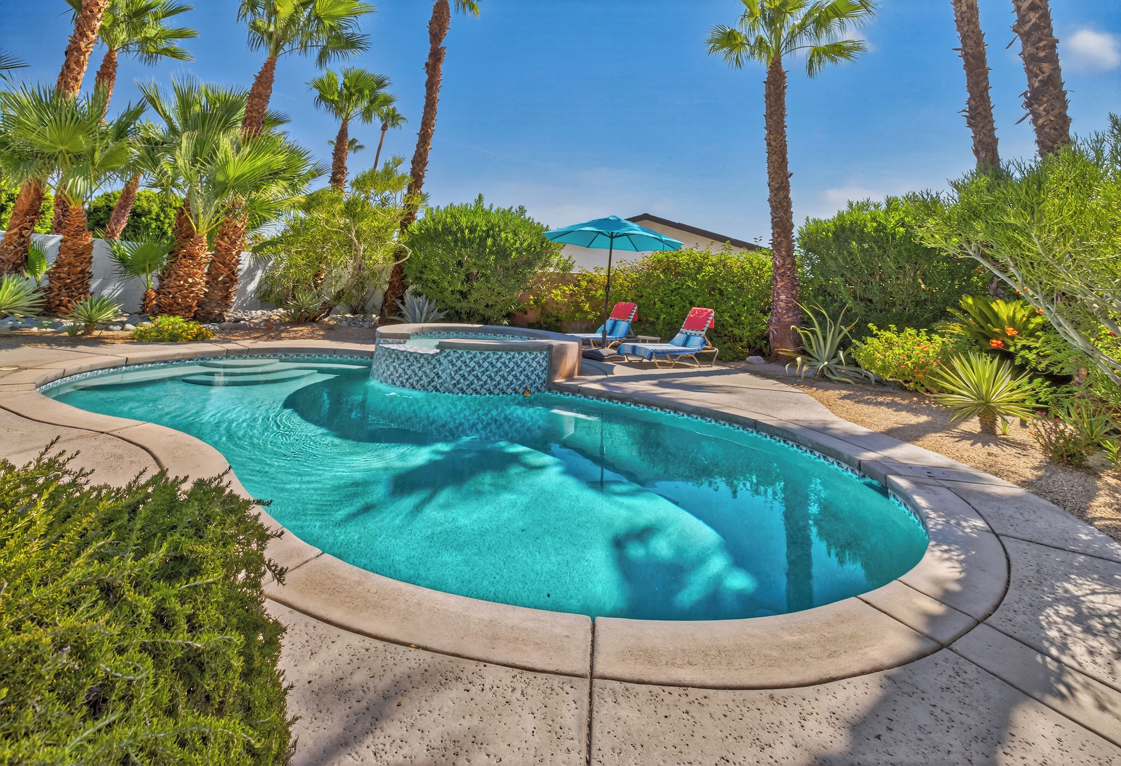 حمّام سباحة خارجي