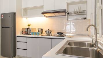 Comfort Apartment, 3 Bedrooms, City View | Private kitchen | Full-size fridge, microwave, stovetop