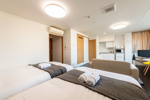 Apartment Quadruple Room, City View | Blackout drapes, iron/ironing board, free WiFi, bed sheets