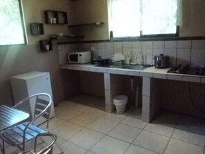 Fridge, microwave, stovetop, rice cooker - Casa Maya (Monteverde)