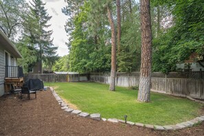 Property grounds - Peaceful Retreat I  Comfy & Spacious Home (Spokane)