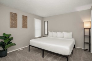 6 habitaciones, escritorio y tabla de planchar con plancha 