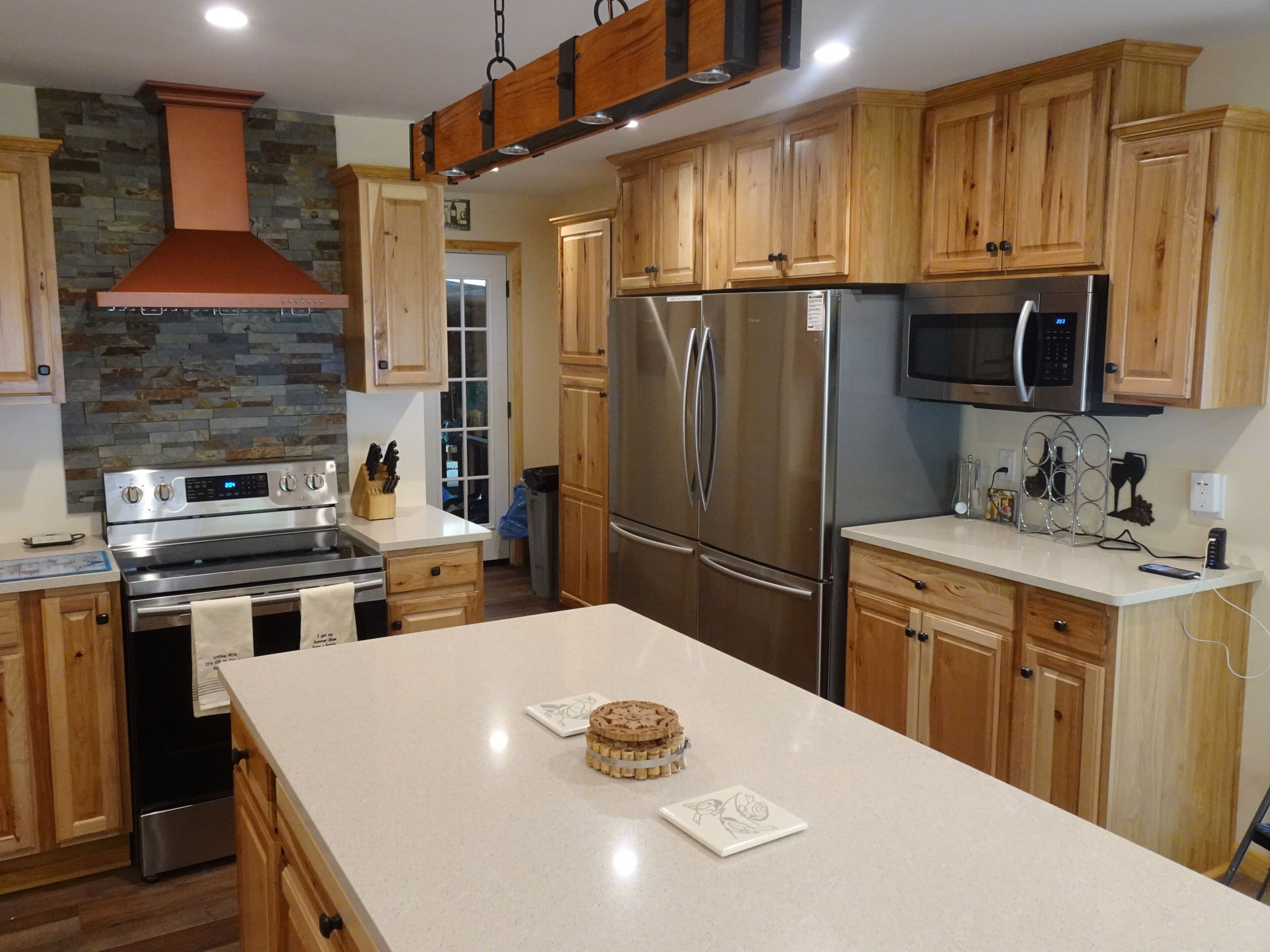 冷蔵庫、電子レンジ、オーブン、コンロ