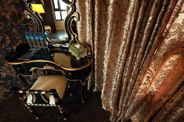 Deluxe Quadruple Room, 1 King Bed with Sofa bed, Bathtub, Garden View(No pets allowed)
