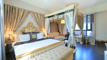 Deluxe Quadruple Room, 1 King Bed with Sofa bed, Bathtub, Garden View(No pets allowed) | Premium bedding, down comforters, memory foam beds