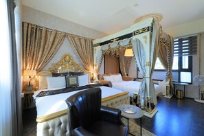 Deluxe Quadruple Room, 1 King Bed with Sofa bed, Bathtub, Garden View(No pets allowed) - Najima B&B (Ji'an)