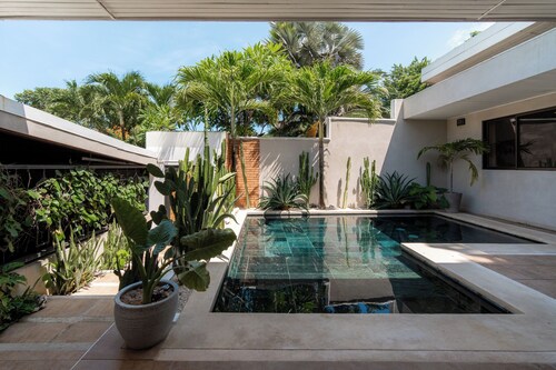 Luxury Villa Ayola • Steps to Beach, Dining & Markets