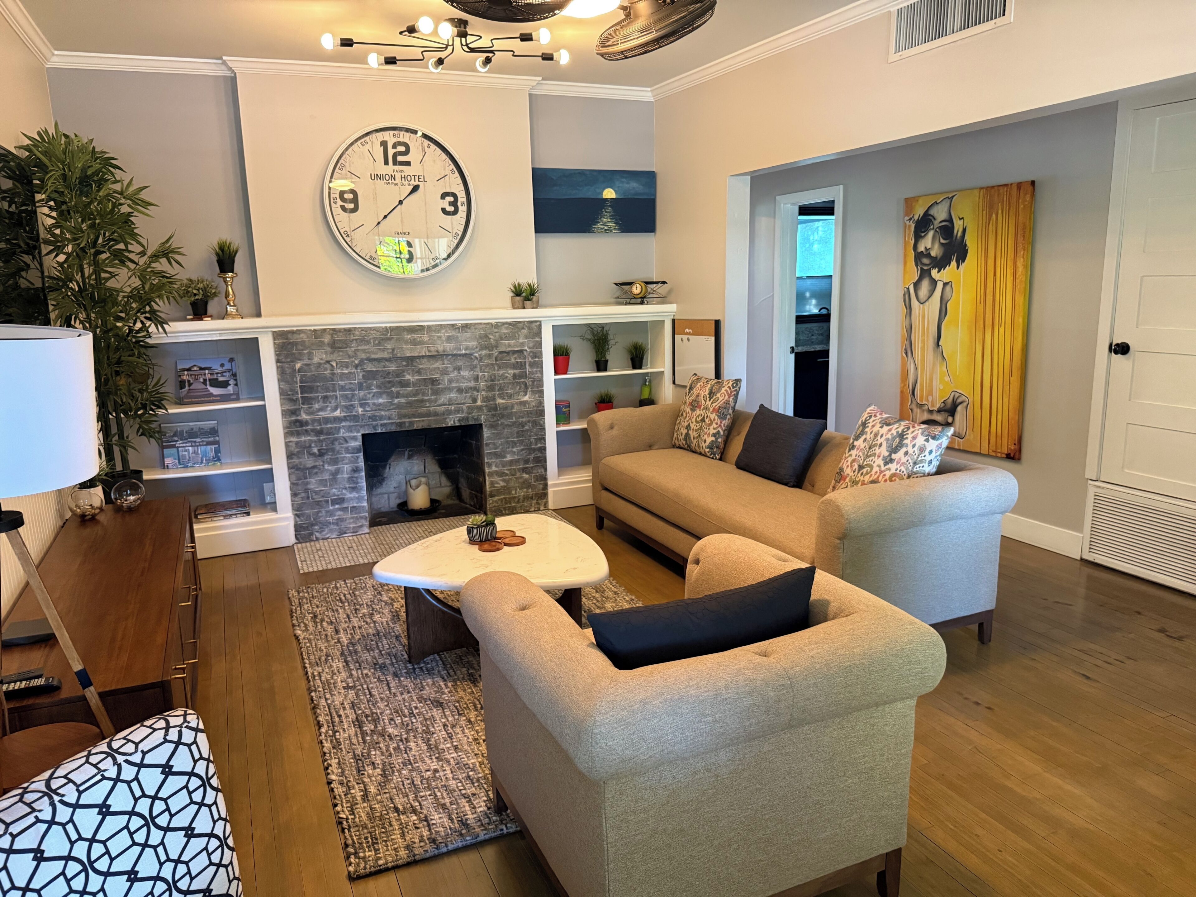Smart TV, fireplace, DVD player, printers