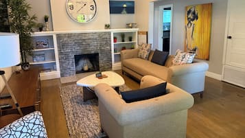 Smart TV, fireplace, DVD player, printers