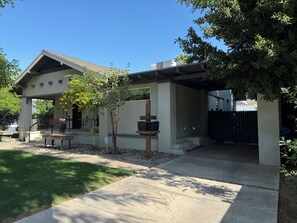 Terrace/patio - Downtown Phoenix Home - Prime Location, Close to Everything (Phoenix)