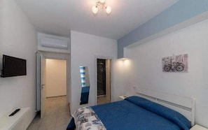 Habitación clásica, vistas a la ciudad | Sábanas de algodón egipcio y ropa de cama de alta calidad