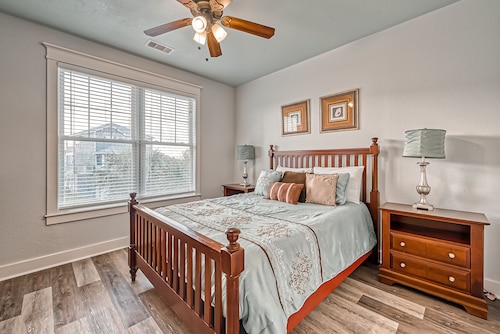 Beach Front House, sleeps 12, Galveston Island, Pointe West Resort - 4 bed/4bath