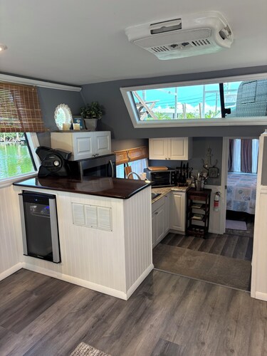 Brandneues, komfortables, sauberes Hausboot, toller Urlaub "Baycation"