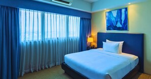 Deluxe Queen Room | Desk, free WiFi - Santorini Hotel (Pasig)