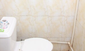 Royal kamer, 1 queensize bed, niet-roken | Badkamer | Een douche, handdoeken