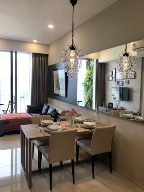 アパートメント 1 ベッドルーム | 客室内のダイニングエリア