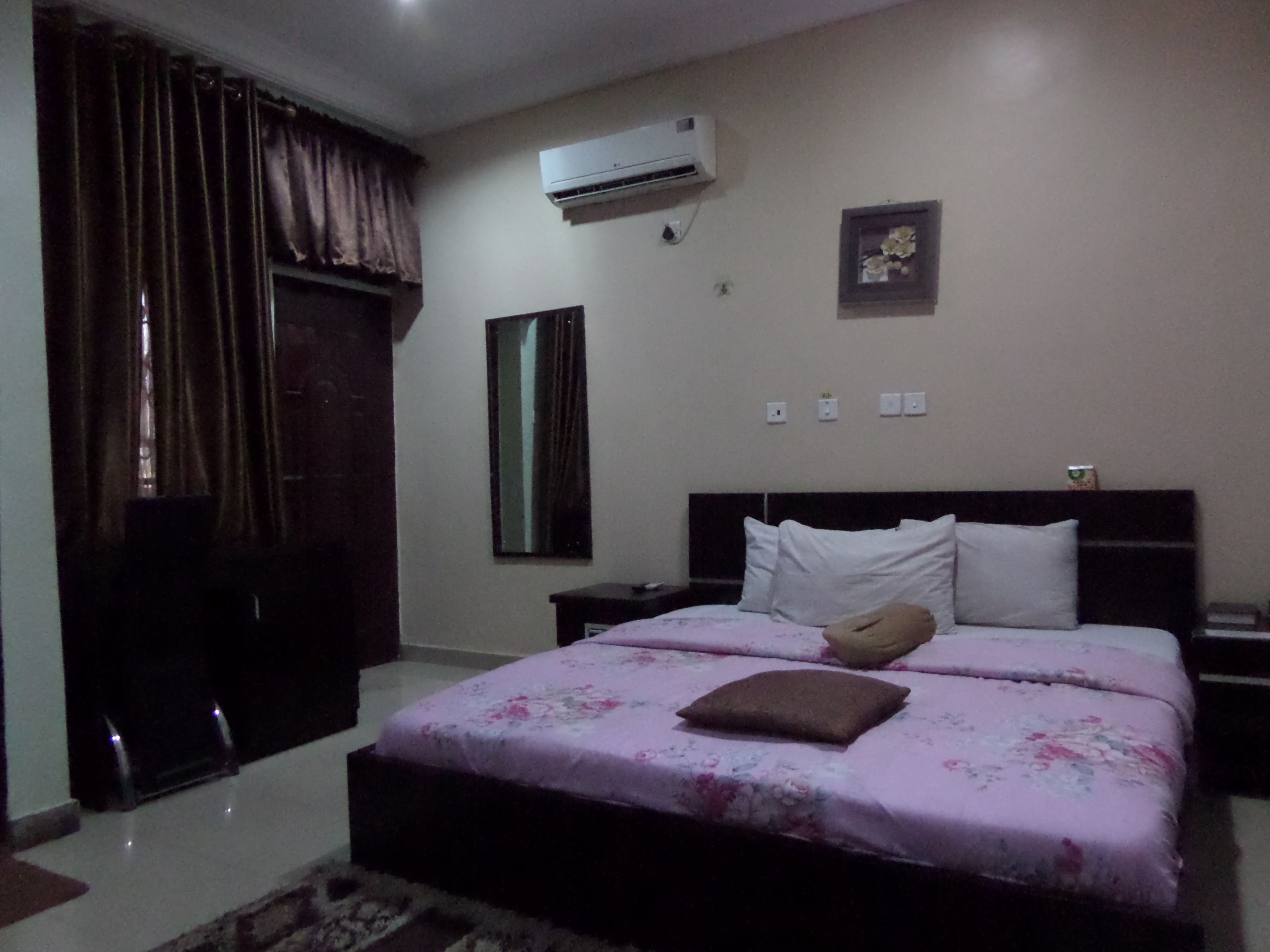 In-room safe, desk, free WiFi, bed sheets