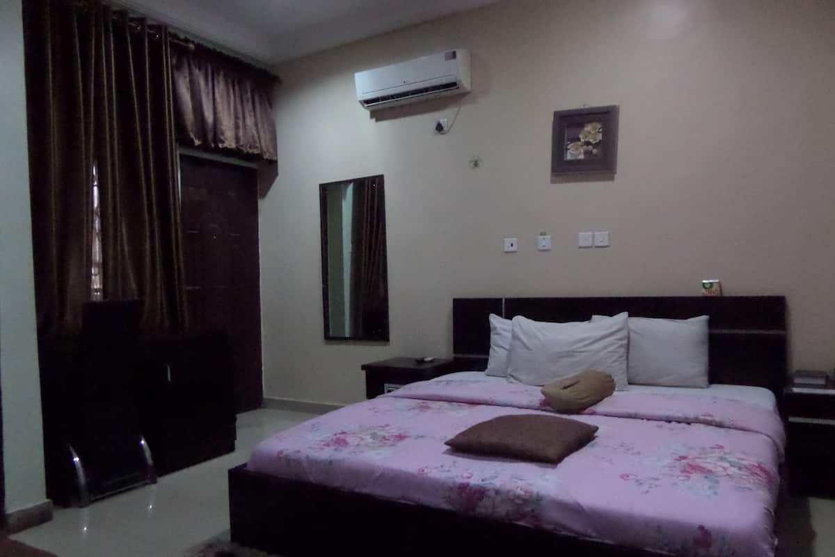 In-room safe, desk, free WiFi, bed sheets